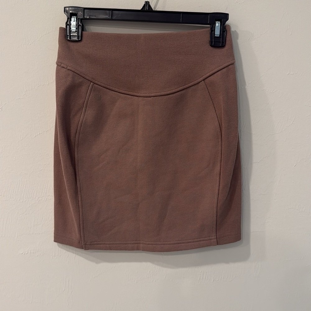 Lululemon Scuba High-Rise Mini Skirt - Picture 2 of 3